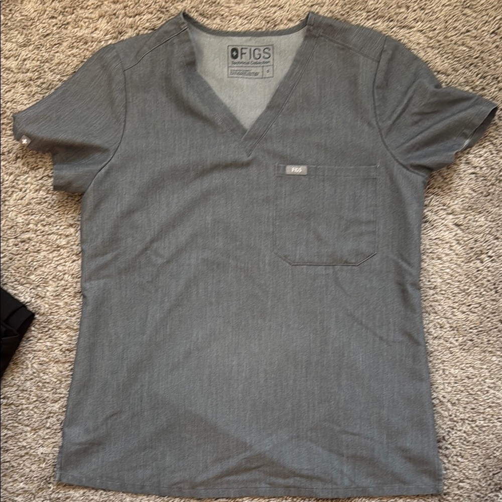 Figs Women's V-Neck Scrub Top in Charcoal Gray